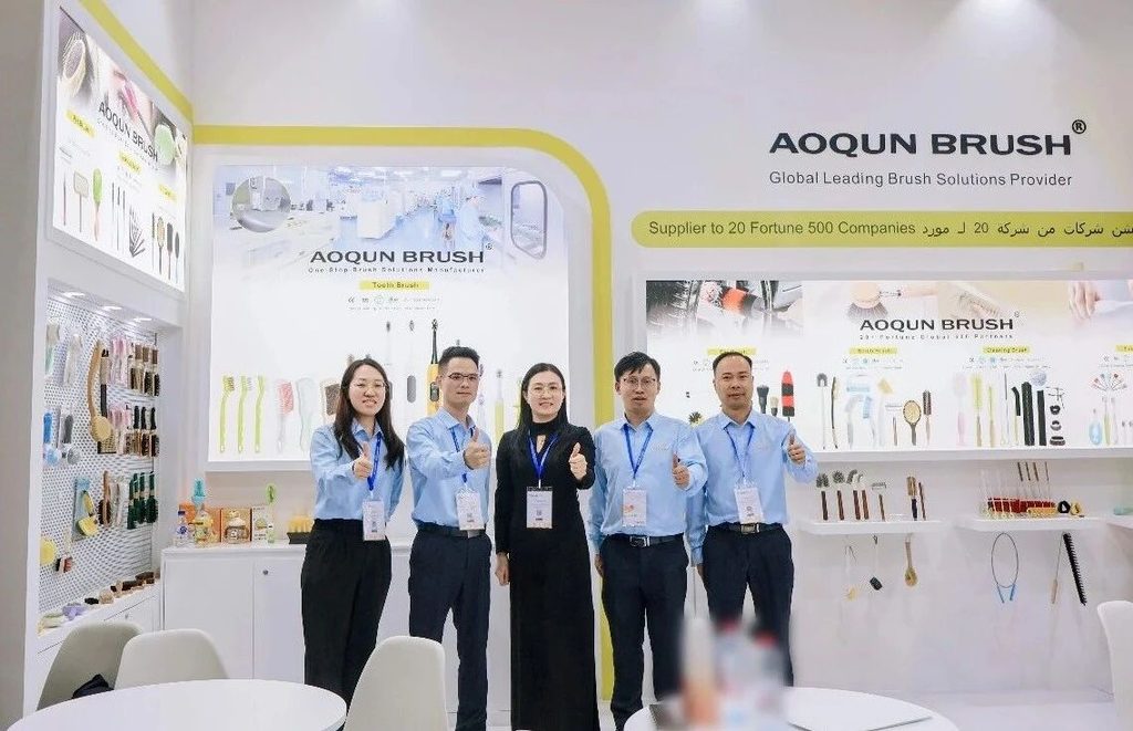 Connecting the World with Brushes! AOQUN Brush Shines at HOMELIFE Dubai 2025（images 4）