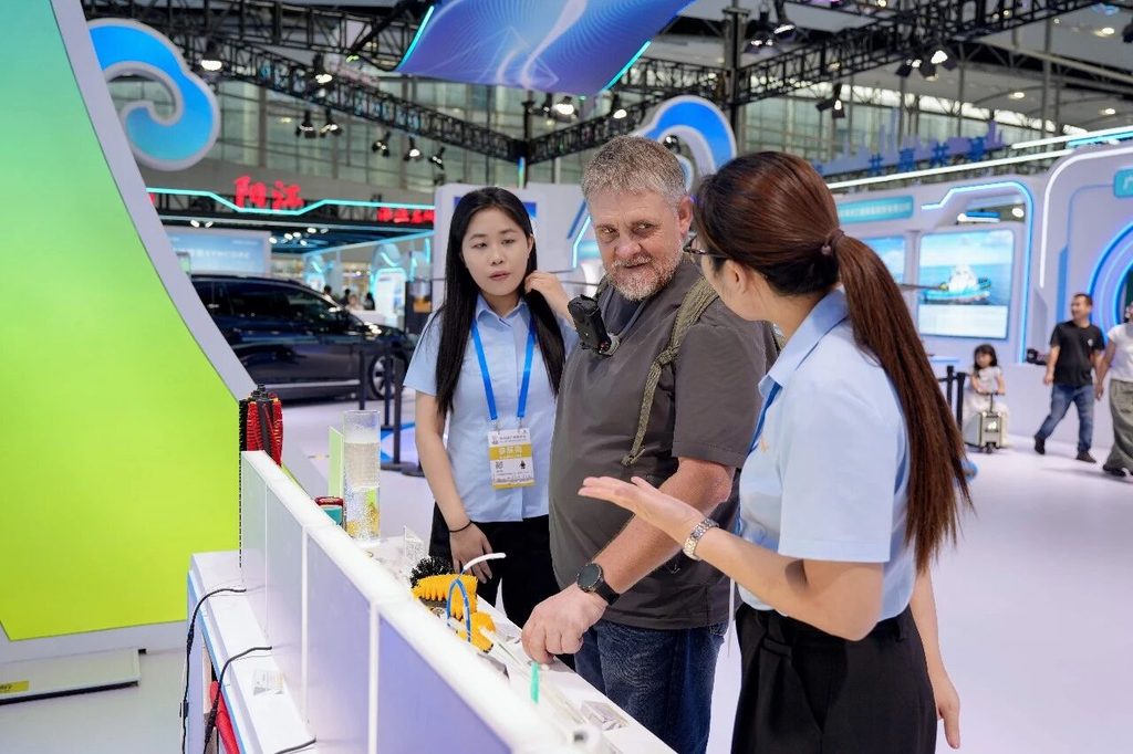 The “Eye of the Greater Bay Area”: AOQUN Precision Brushes Represent Nansha’s High-Tech Manufacturing at the 34th Guangzhou Fair(images 4)