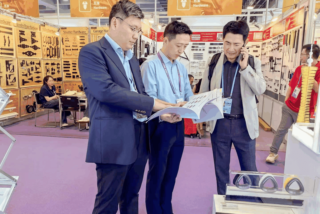 Connecting the World Through Brushing | AOQUN BRUSH Showcases Precision Brushing Solutions at the 140th Canton Fair（images 1）